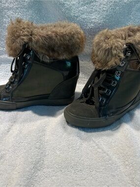 Aldo Copersito Women’s Army Green  Wedge Sneaker Boots with Brown Faux Fur Cuff